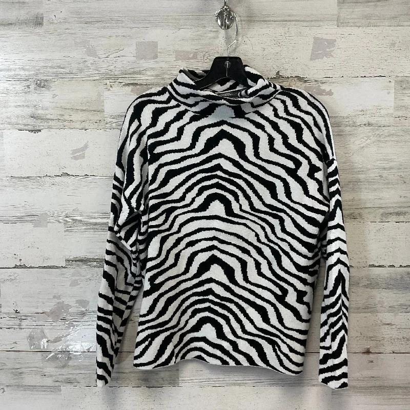 Sweater By Saks Fifth Avenue In Black & White, Size: S